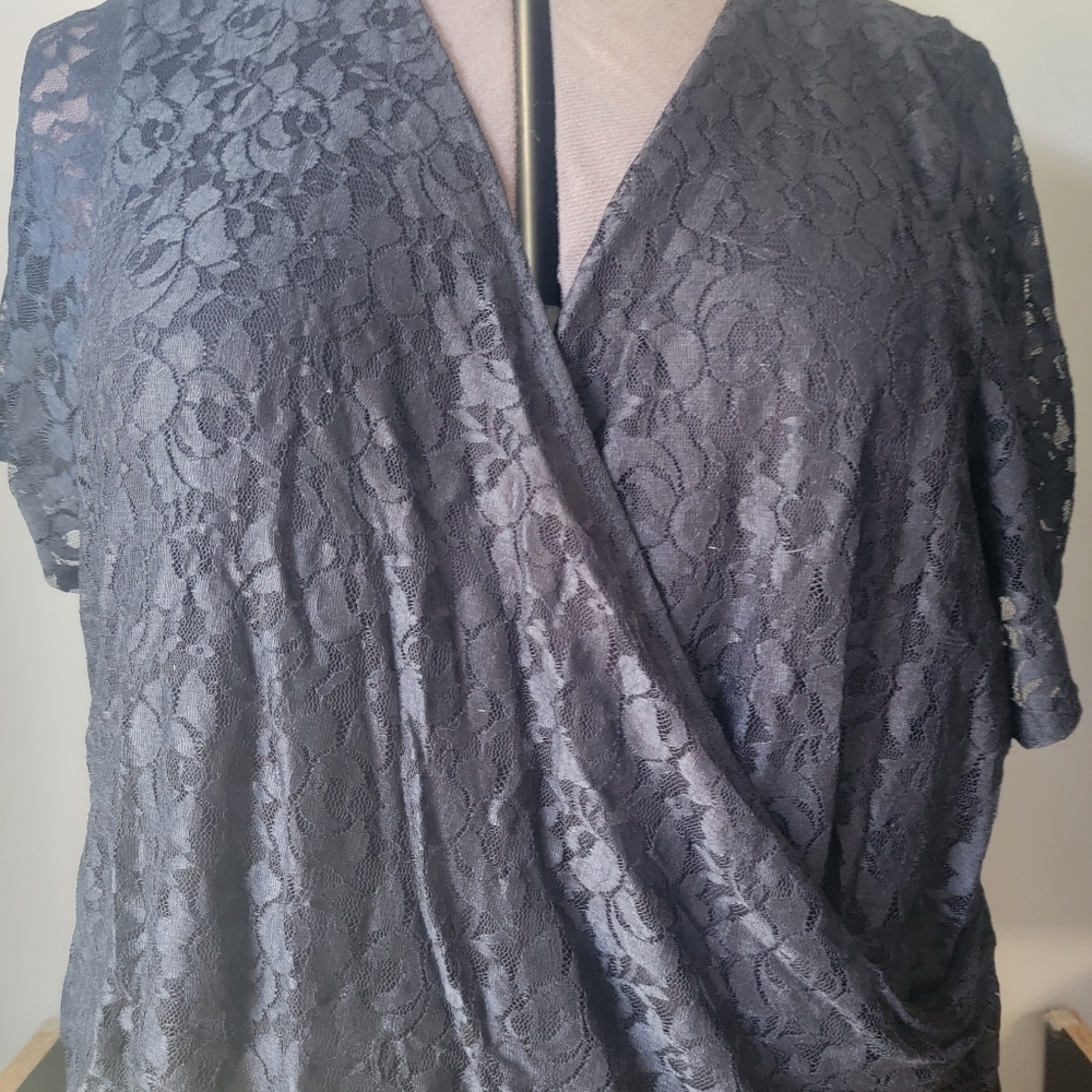 Lane Bryant Bcbgmaxazria silk blouse black size 26/28 in very good conditions